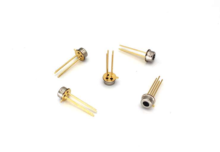 XTP-T450熱電堆紅外傳感器用于非接觸溫度測量。 產品由紅外濾光片、熱敏電阻等元件，經TO-46金屬封裝而成, 具有高可靠性、高靈敏度。